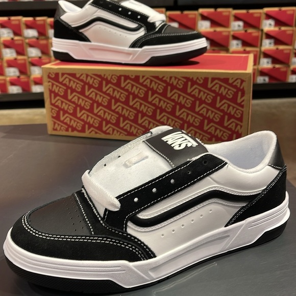 Vans WMNS Hylane
Black/White
VN000D26Y28
Sneakers - Picture 15 of 16